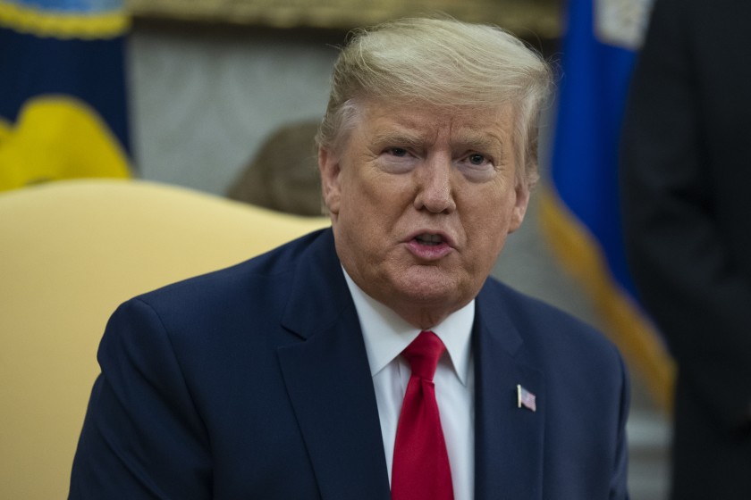 Γιατί ο Τραμπ έγινε έξω φρενών με την Apple