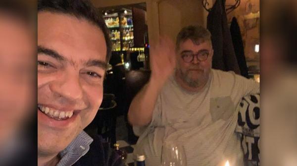 Η σέλφι Τσίπρα – Κραουνάκη και το σχόλιο του συνθέτη