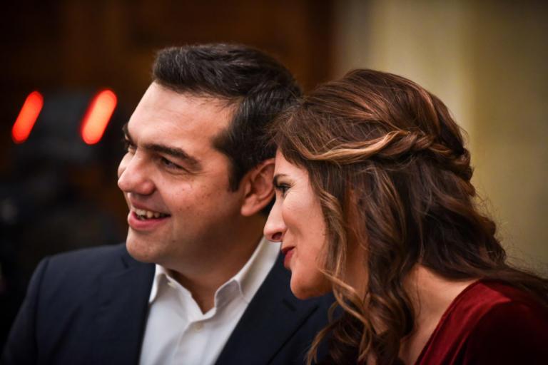 Εκμυστηρεύσεις Τσίπρα : Πως με «τσίμπησαν» οι Κνίτες – Ο έρωτας με την Μπέττυ Μπαζιάνα