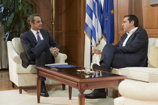 «Πόλεμος» κυβέρνησης - ΣΥΡΙΖΑ μετά τη συνάντηση Μητσοτάκη με Τσίπρα
