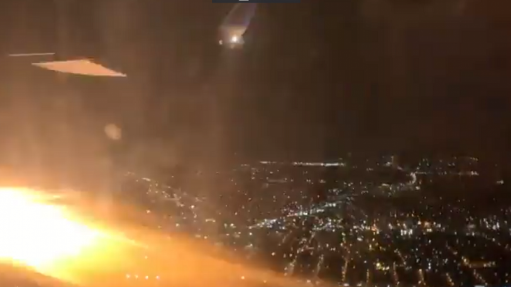 Θρίλερ στον αέρα: Κινητήρας αεροσκάφους πήρε φωτιά - Αναγκαστική προσγείωση