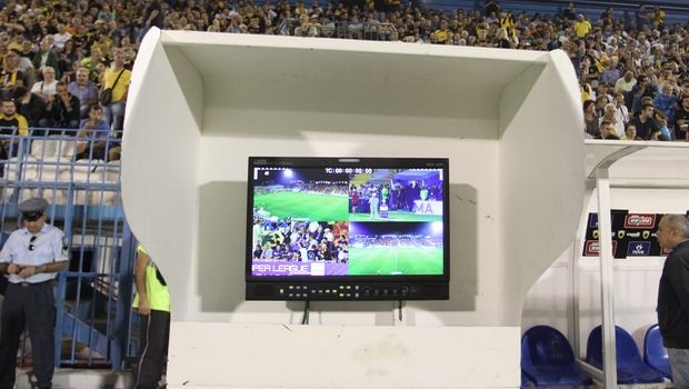 Το ποδόσφαιρο γίνεται κομπάρσος