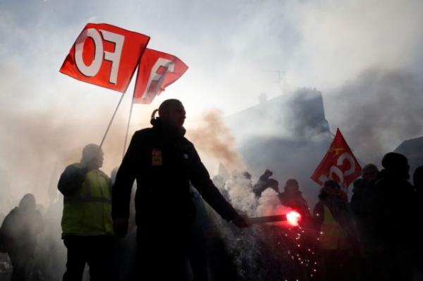Γαλλία : Ξεκινά νέα εβδομάδα διαδηλώσεων – Σοβαρά επεισόδια στις Βερσαλλίες
