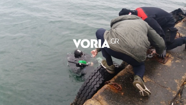 Θεσσαλονίκη: Δύτες βούτηξαν στον Θερμαϊκό για να ανασύρουν πατίνια