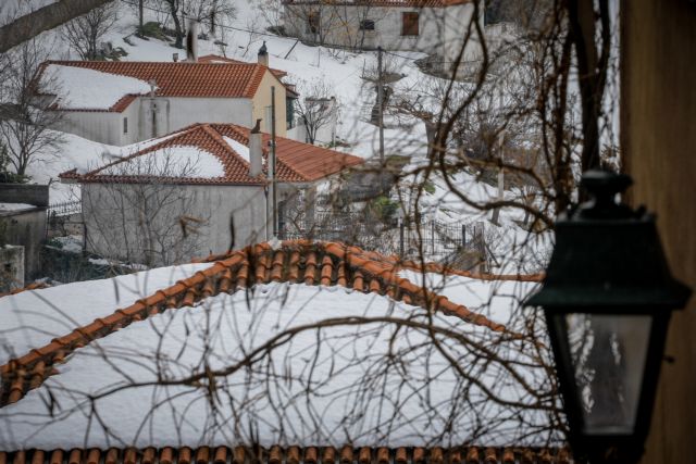 Κακοκαιρία «Ηφαιστίων» : Επιμένουν το κρύο και τα χιόνια
