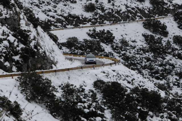 Δείτε πού χιονίζει τώρα – Εικόνες από όλη την Ελλάδα