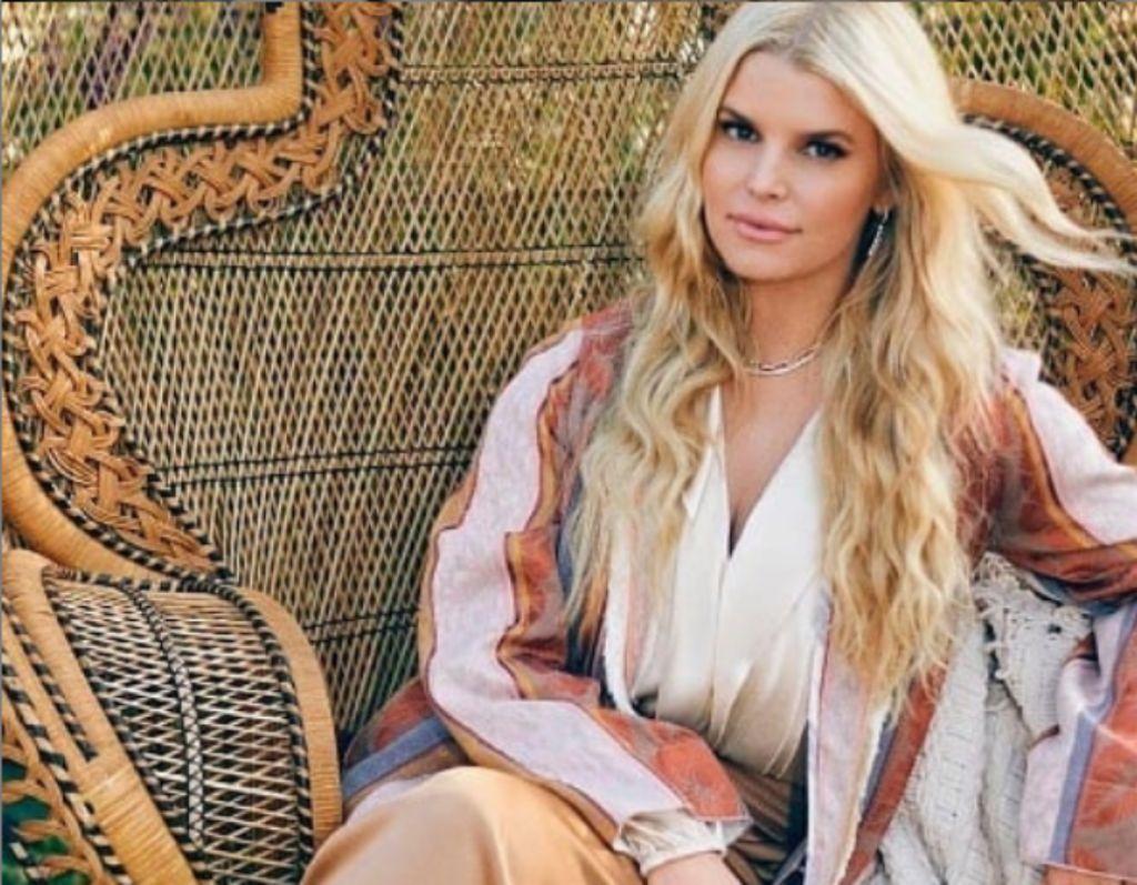 Τζέσικα Σίμπσον: «Κόντεψα να πεθάνω από το αλκοόλ και τα χάπια»