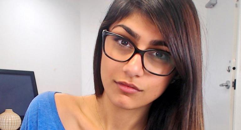 Μπλούζα με το έμβλημα της Ρωσίας φόρεσε η Μία Καλίφα διακωμωδώντας τις εξελίξεις στη Μέση Ανατολή