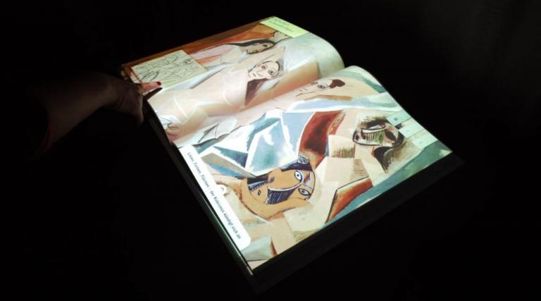 «Γαλάζια και ροζ περίοδος»: Τα πρώτα χρόνια δημιουργίας του Πικάσο σε μια οπτικοακουστική εγκατάσταση