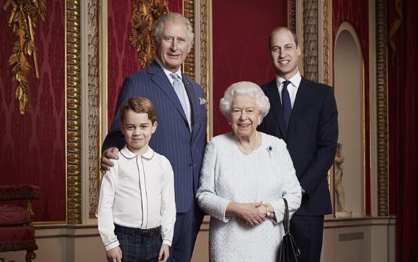 Τέσσερις γενιές βασιλιάδων σε μια φωτογραφία - Σε σκαλοπάτι Κάρολος και Τζορτζ