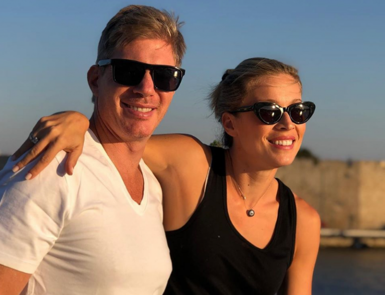 Η Μαριέττα Χρουσαλά με την οικογένειά της στα χιόνια