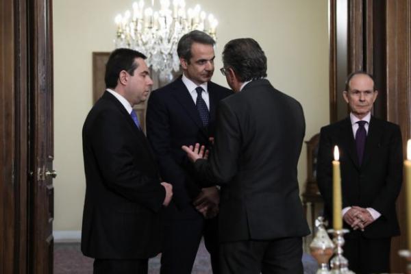 Πως σχολίασαν τα κόμματα της αντιπολίτευσης το υπουργείο Μετανάστευσης και την υπουργοποίηση Μηταράκη