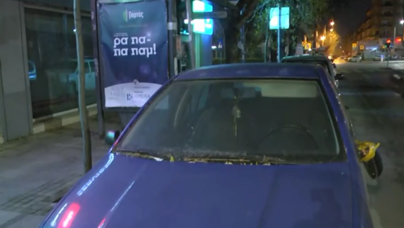 Ένα… περίπου εγκαταλελειμμένο αυτοκίνητο στη Θεσσαλονίκη