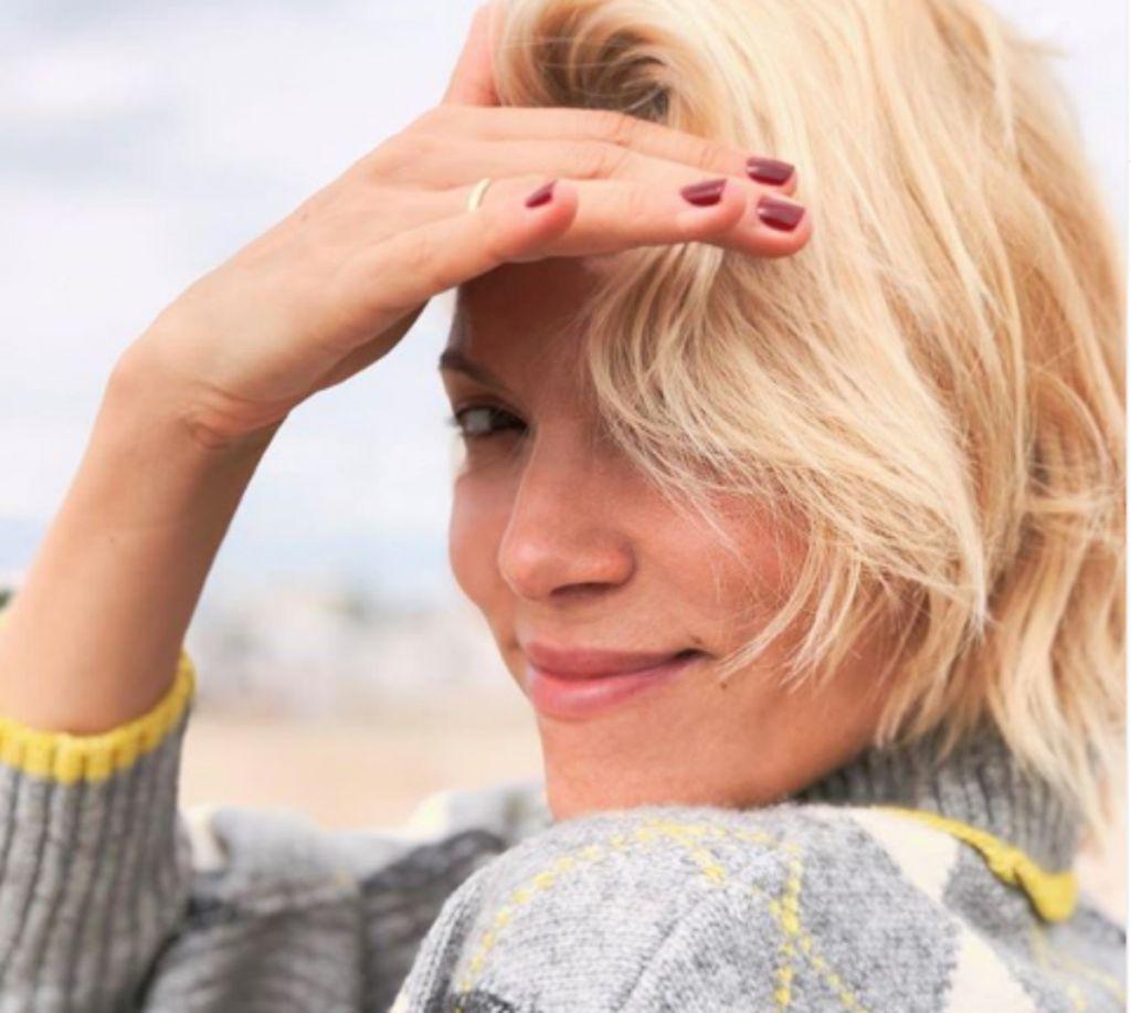 Βίκυ Καγιά: Με κοντό μαλλί στο Παρίσι!