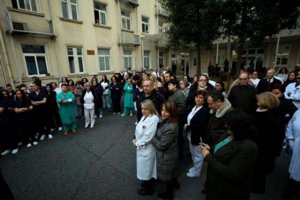 Κατσαρίδες στο υπόγειο του «Αλεξάνδρα» – Διαμαρτύρονται οι εργαζόμενοι