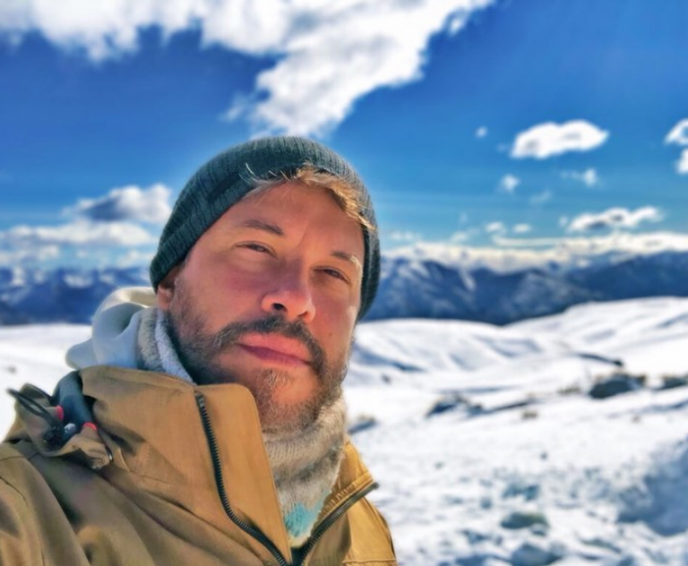 Χάρης Βαρθακούρης : Στο νοσοκομείο ο τραγουδιστής – Τι συνέβη