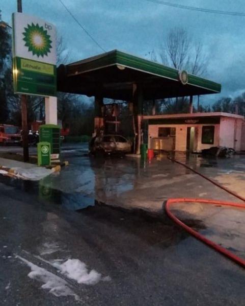 Κέρκυρα: Αυτοκίνητο «έπεσε» σε αντλία βενζινάδικου και έγινε παρανάλωμα του πυρός