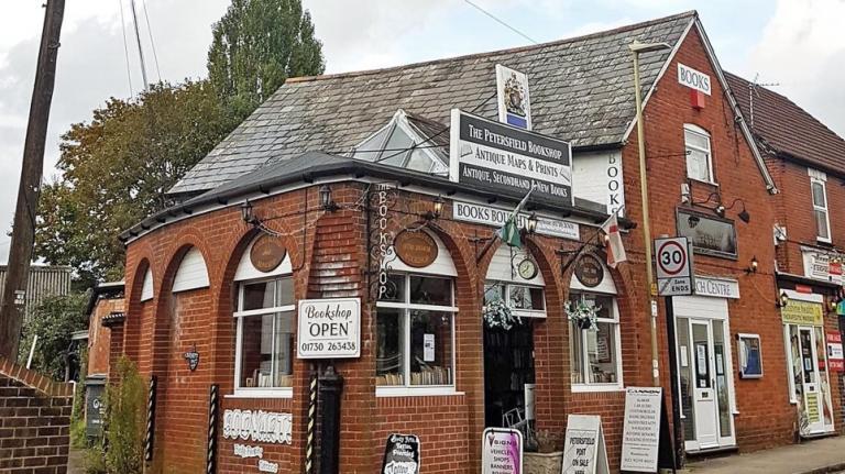 Ενα «τιτίβισμα» εκτόξευσε τις πωλήσεις σε ιστορικό βιβλιοπωλείο!