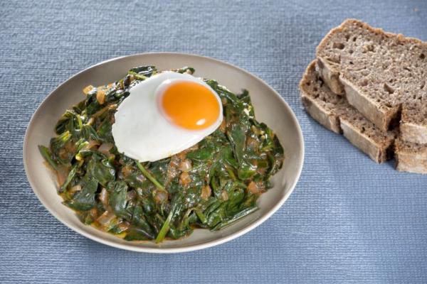 Γρήγορα τσιγαριαστά με αβγά τηγανητά