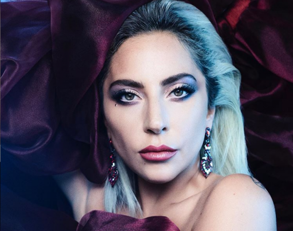 Lady Gaga: Καυτά φιλιά, όχι όμως με τον Μπράντλεϊ Κούπερ