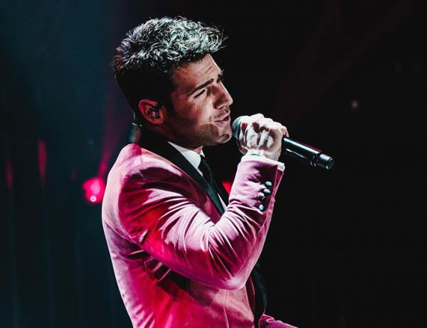 Πέτρος Ιακωβίδης: Ποζάρει ημίγυμνος και το Instagram παραληρεί