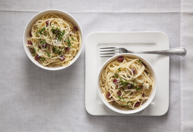 Καρμπονάρα με σαλάμι αέρος Κέρκυρας