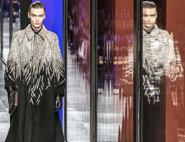 H εντυπωσιακή Dior πασαρέλα με την υπογραφή του Κιμ Τζόουνς