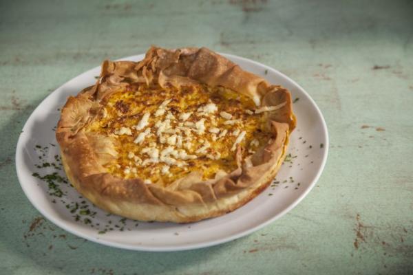 Κολοκυθόπιτα Λακωνίας με γλυκό τραχανά, κανέλα και γαρίφαλο