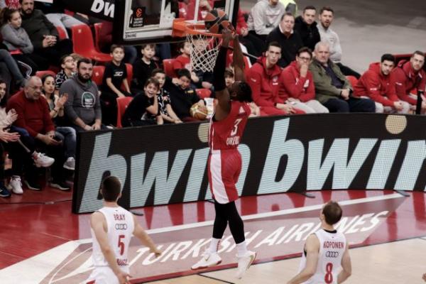 Ολυμπιακός: Επιστροφή στις νίκες με Βεζένκοφ και σούπερ πάγκο