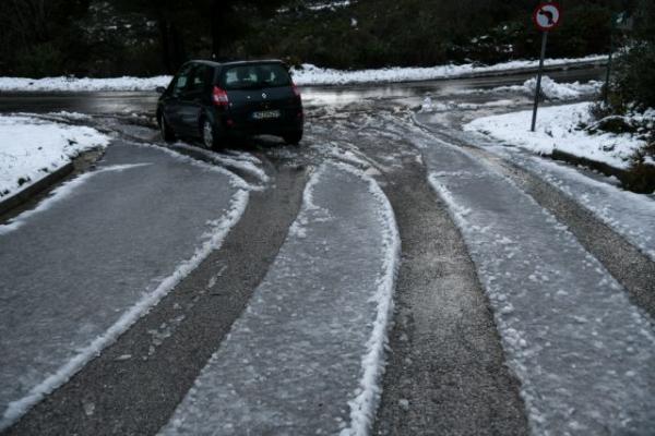 Κλειστοί οι δρόμοι προς την Πάρνηθα λόγω «Ηφαιστίωνα»