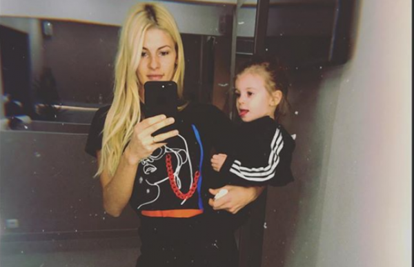 Όλγα Πηλιάκη: Η 3χρονη κόρη της βρίσκει παρηγοριά στο στήθος της