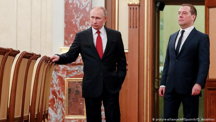 Χωρίζουν οι δρόμοι Πούτιν και Μεντβέντεφ