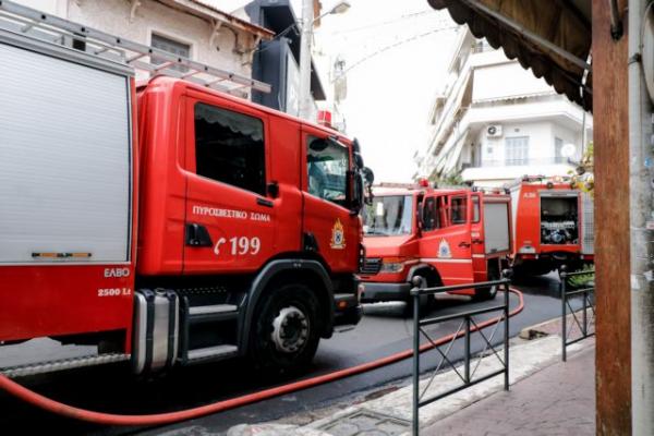 Θεσσαλονίκη : Υπό έλεγχο η μεγάλη φωτιά σε εργοστάσιο στη Σίδνο