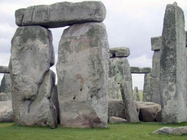 Κατασκευάστηκε από αρχαίους Έλληνες το Στόουνχετζ; Μινωικά σύμβολα στο αγγλικό μνημείο