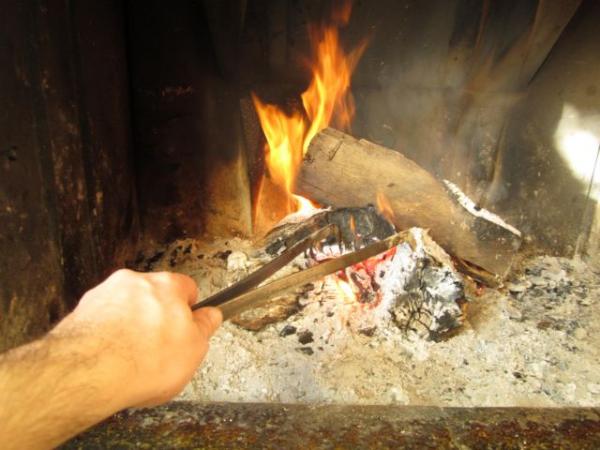 SOS από την αντικαρκινική εταιρεία : Το τζάκι είναι επικίνδυνο για την υγεία