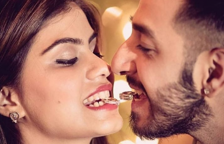 Σίγουρα αυτή η φιλική σχέση δεν είναι εντελώς φιλική