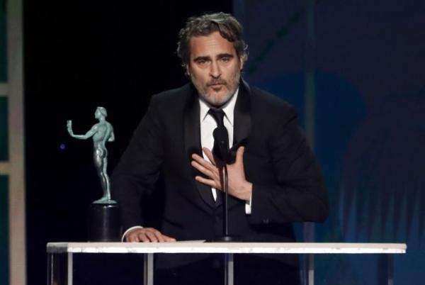 SAG Awards : Η συγκινητική αναφορά του Χοακίν Φίνιξ στον Χιθ Λέτζερ