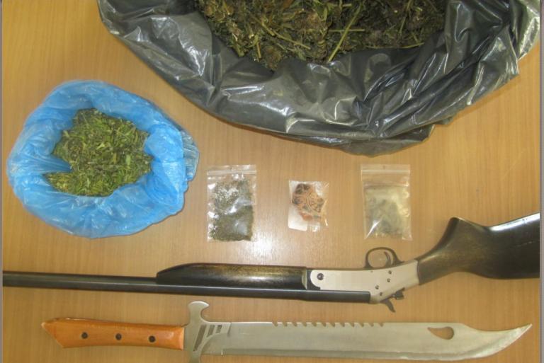 Λαμία : Χασίς, όπλα και αρχαία είχε στο σπίτι του 48χρονος