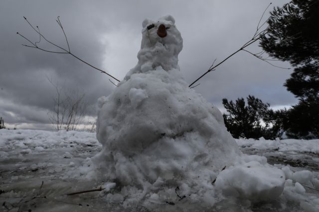 Δείτε πού χιονίζει τώρα – Ποιοι δρόμοι είναι κλειστοί και πού χρειάζονται αλυσίδες