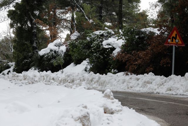 Καιρός : Δείτε πού χιονίζει τώρα – Εικόνες από όλη την Ελλάδα