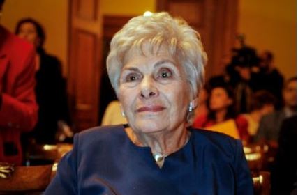 Κική Δημουλά: Όταν η Πρωτοψάλτη τραγουδούσε μόνο για εκείνη το αγαπημένο της τραγούδι