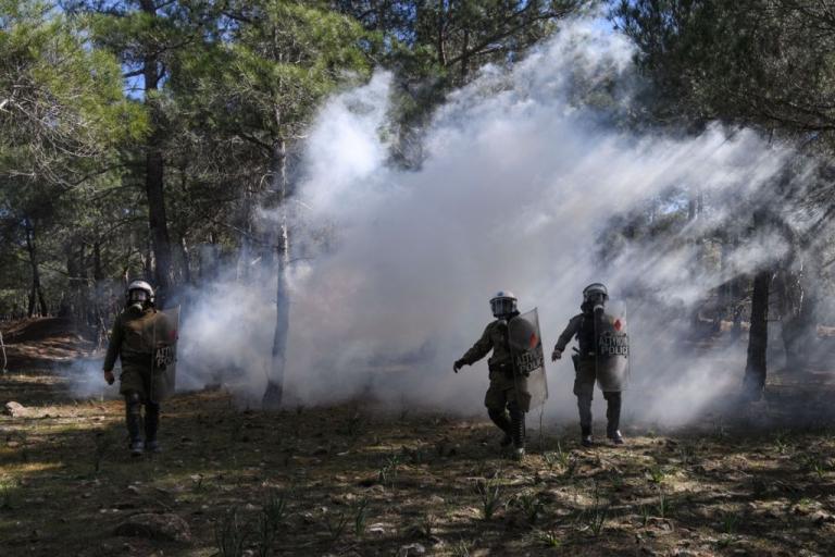Με εντολή Μητσοτάκη αποχωρούν διμοιρίες των ΜΑΤ από Λέσβο και Χίο