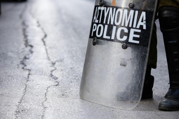 Eνταση έξω από το Οικονομικό Πανεπιστήμιο σε επιχείρηση της ΕΛ.ΑΣ για το παρεμπόριο