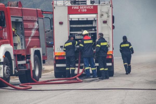 Μεγάλη πυρκαγιά σε σπίτι στη Λιοσίων – Διακόπηκε η κυκλοφορία