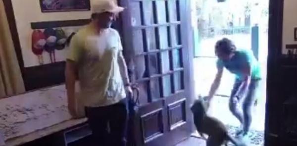 Αστροναύτισσα συναντά το σκύλο της ύστερα από 328 μέρες