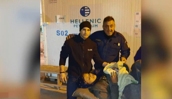 Ο ειδικός φρουρός που ξεγέννησε πρόσφυγα περιγράφει την εμπειρία του στο MEGA