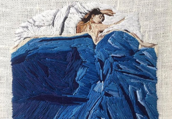 Οι κεντημένες παιδικές αναμνήσεις της Σεσίλ Νταβιντοβισί