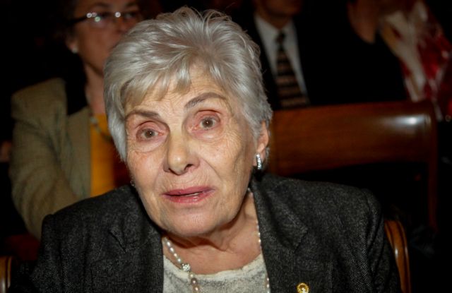 Κική Δημουλά : Πέθανε η σπουδαία ποιήτρια