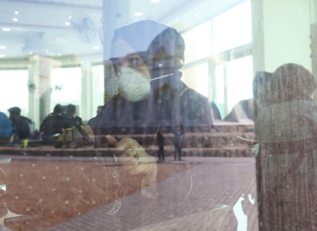 Ρατσιστική επίθεση λόγω κοροναϊού: Γρονθοκοπήθηκε γιατί υπερασπίστηκε την κινέζα φίλη της