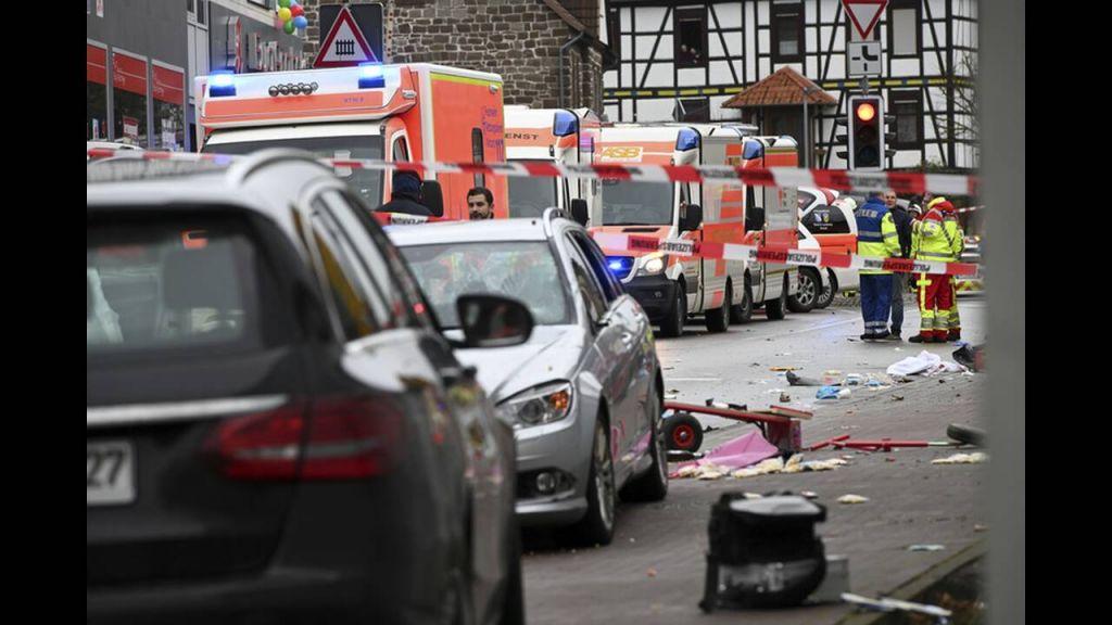 Επίθεση με όχημα στη Γερμανία : Συγκλονίζουν οι μαρτυρίες – Μυστήριο με τα κίνητρα